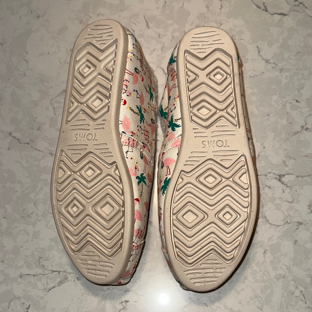 NWT Toms Glow-in-the Dark Christmas Flamingo Slippers - Picture 6 of 9
